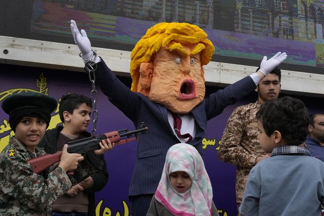 Izraelski dron zaatakował jeden z zakładów na polach gazowych na południu Iran, doszło do potężnego wybuchu i pożaru.