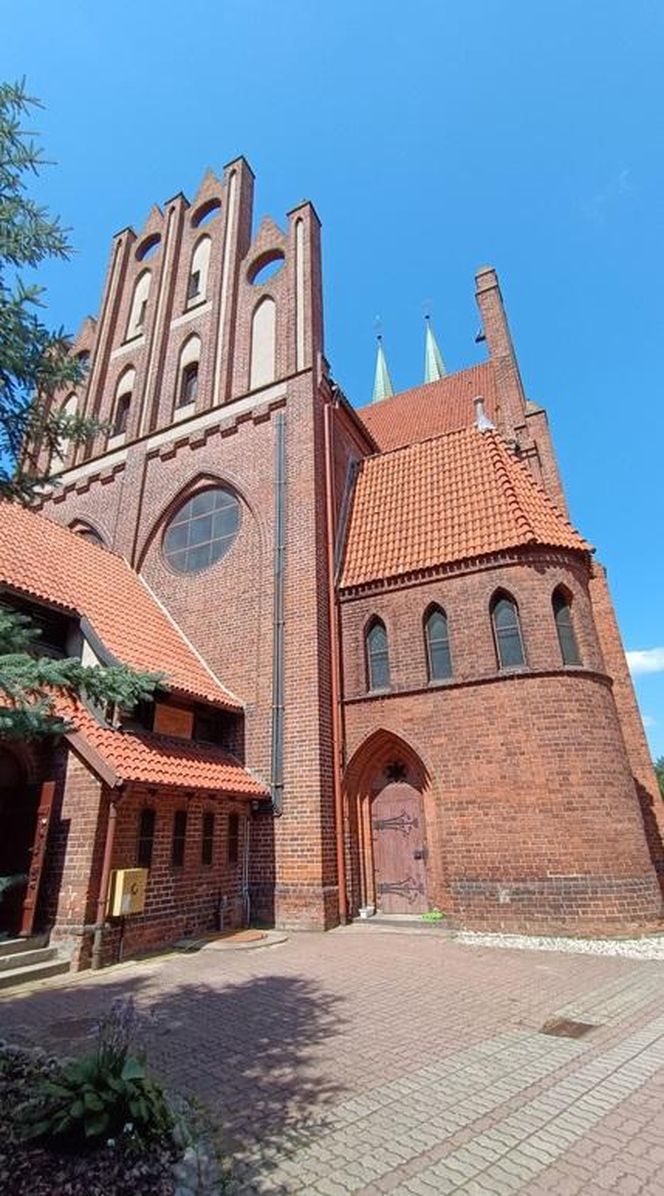To jeden z najpiękniejszych kościołów w Olsztynie. Wybudowano go dla armii Cesarstwa Niemieckiego