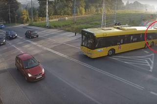 Co to znaczy, że autobus zachodzi przy skręcie? Przekonał się o tym kierowca dostawczaka. Zobaczcie [WIDEO]