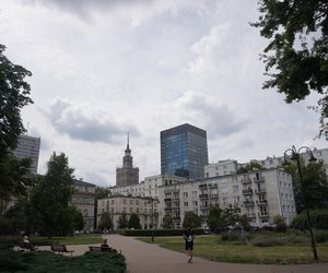 Pałac Kultury i Nauki w Warszawie widziany z daleka