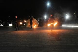 WOŚP 2023 w Krakowie: Fire Show w Nowej Hucie w wykonaniu grupy Spontan Fire