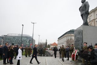 Kaczyńska z rodziną i Nawrockimi uczciła pamięć ojca