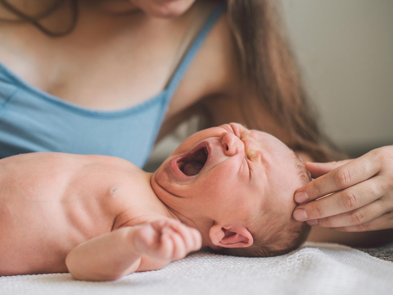 Odruch Moro. Pierwotne odruchy noworodka 