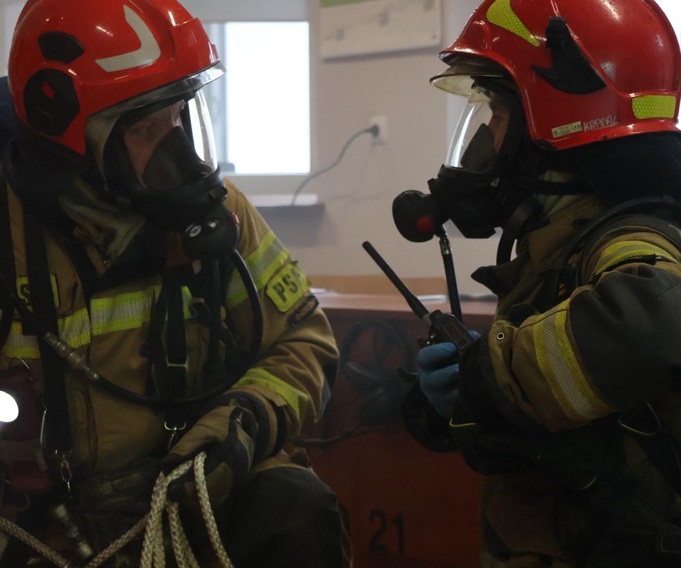 Chorzów: Ogień na poddaszu bloku. Śledczy badają motyw