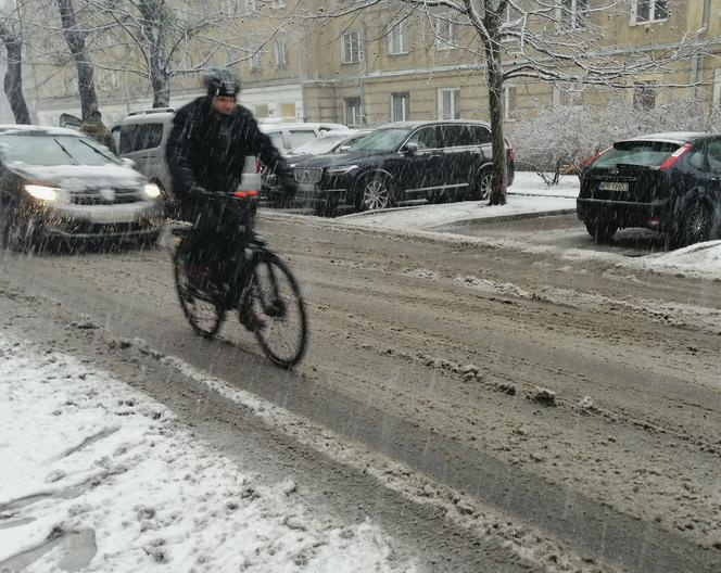 Totalna śnieżyca w Warszawie, Nadciąga pogodowy kataklizm. Miasto czeka kolejny PARALIŻ?!