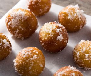 Minipączki bez drożdży. Szybki przepis bez wyrastania w 3 krokach