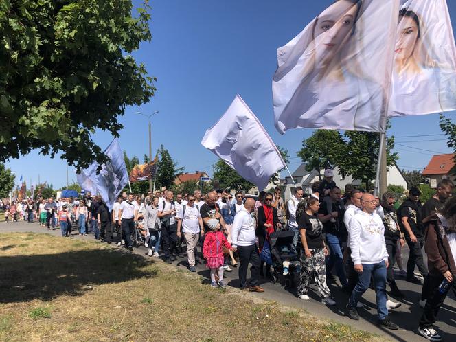 Marsz Wojowników Maryi w Rumi. Ponad 6 tys. osób przeszło ulicami miasta odmawiając różaniec 