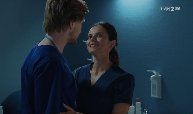 M jak miłość odc. 1557. Łukasz (Jakub Józefowicz), Kasia Stawska (Paulina Lasota)