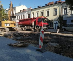 Remont ul. Piłsudskiego w Siedlcach, natrafiono na ciekawe znalezisko
