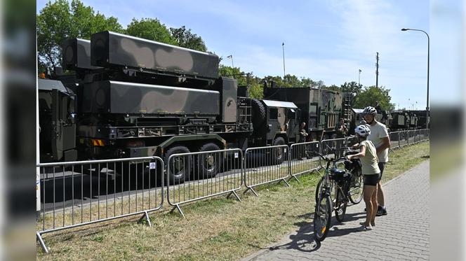 Defilada wojskowa 2024 w Warszawie. 2 tys. żołnierzy i kilkaset sztuk sprzętu wojskowego na ulicach miasta [ZDJĘCIA]