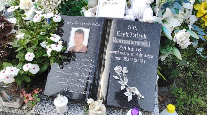 Przerażający napis na grobie 16-letniego Eryka ujawnia, jak zginął. Poruszający widok