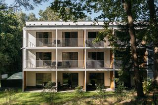 Metamorfoza domu wczasowego z PRL: ośrodek Leśna Przystań we Fromborku