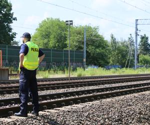 Makabra na torach w Ursusie. Pociąg śmiertelnie potrącił kobietę