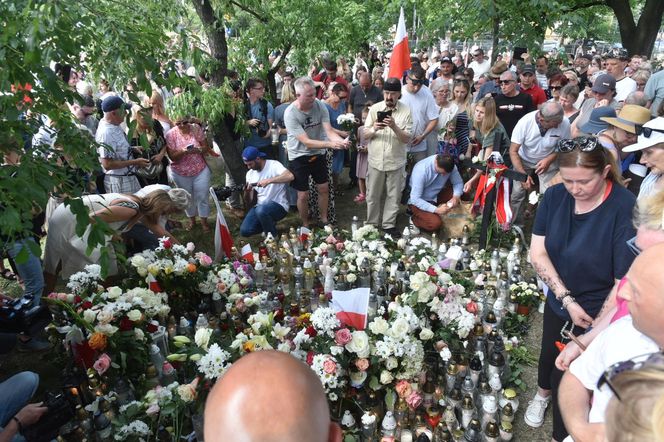 Marsz Milczenia dla Klaudii w Toruniu. „Niech nasza cisza przemówi głośniej niż słowa” [GALERIA]