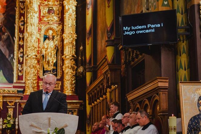 Kanoniczne objęcie diecezji sosnowieckiej przez bp. Artura Ważnego. "Dał się poznać jako odważny"