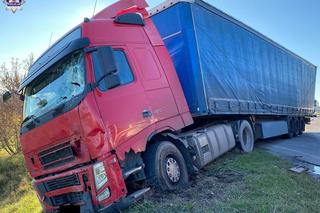 Lubelskie: Zderzenie busa i ciężarówki. Młody mężczyzna w ciężkim stanie trafił do szpitala