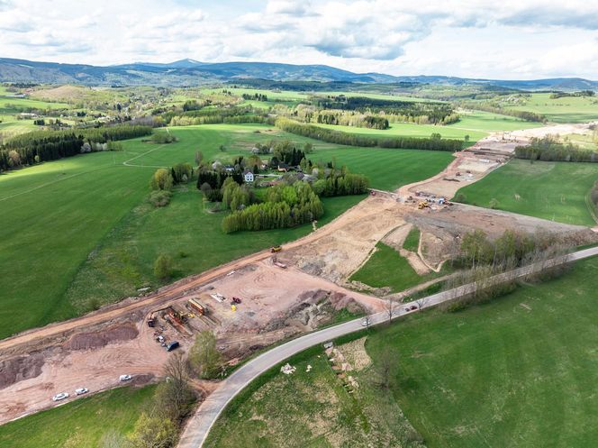 Trwa budowa autostrady D11 Trutnov - Lubawka. Tak wygląda obecnie plac budowy