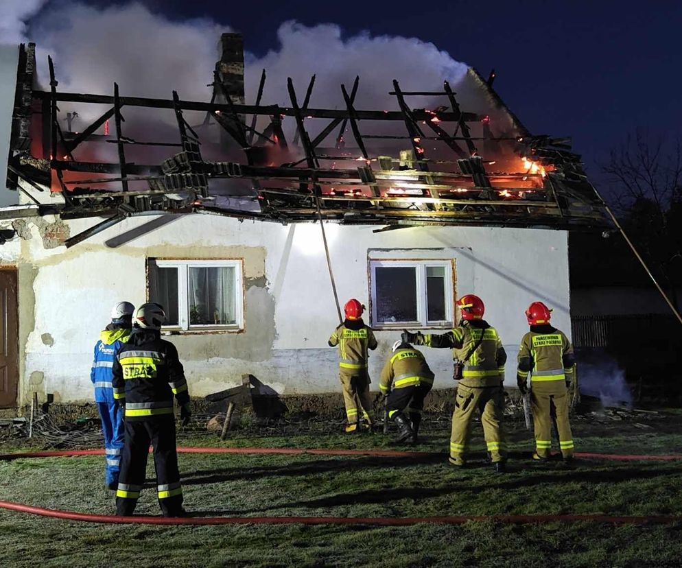 Pożar domu pod Tarnowem. Czteroosobowa rodzina straciła dach nad głową