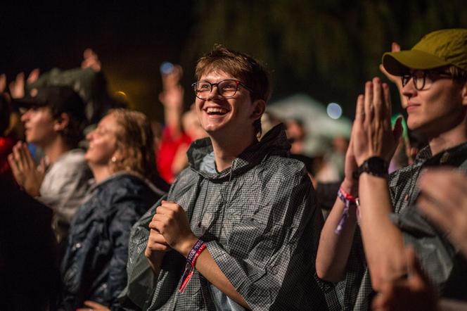 Tłumy na piątkowych koncertach podczas OFF Festivalu