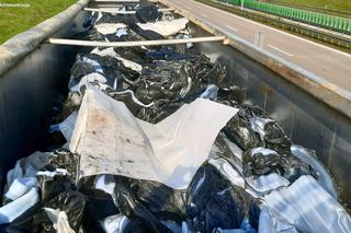 Dolnośląskie. KAS zatrzymała transport 23 ton nielegalnych odpadów