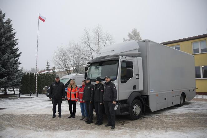 "Rentgenobus" trafił do Zakładu Karnego w Czerwonym Borze. Badania więzniów będą odbywać się na miejscu. ZDJĘCIA