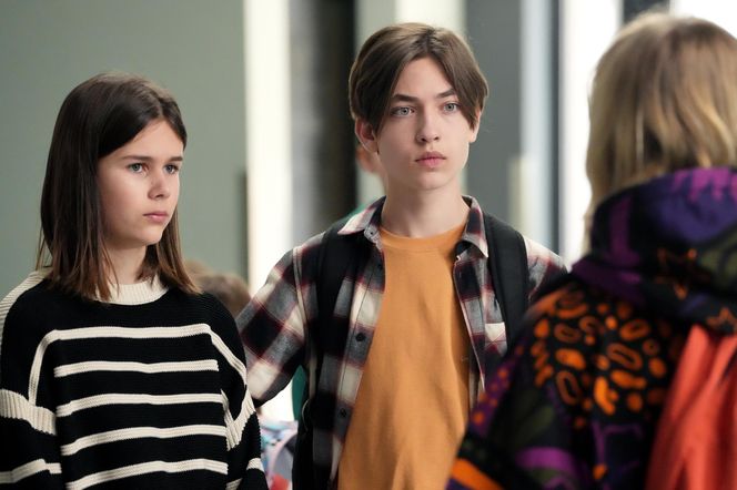 Barwy szczęścia, odc. 3223. Emilka (Jessica Frankiewicz), Emil (Artem Malszczuk), Alina (Iga Czechowicz)