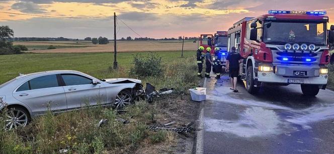 Czołowe zderzenie dwóch osobówek w Dobrzejewicach pod Toruniem! Nie żyje 69-letnia kobieta