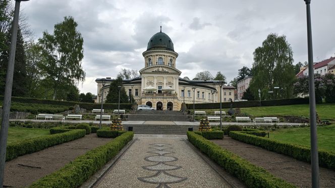 Najpiękniejszy basen w Polsce. Kąpiel pod kopułą jak z bajki na Dolnym Śląsku