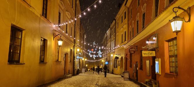 W Lublinie czuć klimat zbliżających się świąt. Iluminacje już świecą [GALERIA]