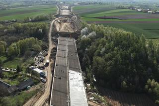 Na obwodnicy Opatowa praca wre. Powstaje m.in. 300-m estakada