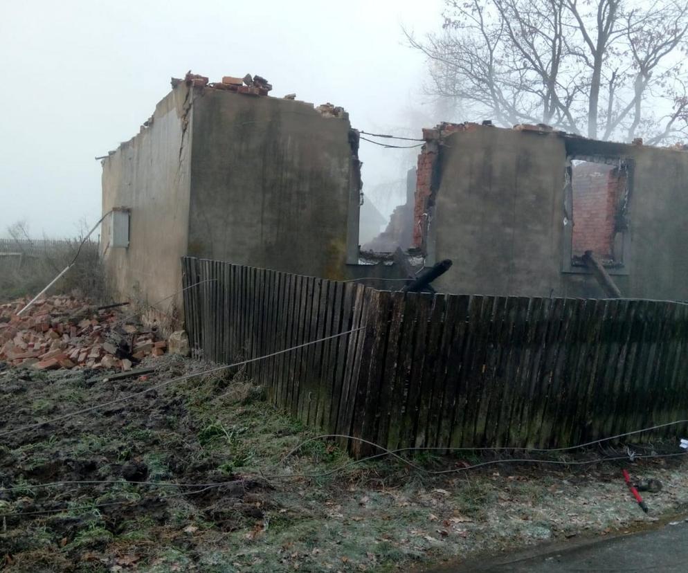 W Głuchowie eksplodowała butla z gazem. Siła wybuchu wyrzuciła lokatora z budynku