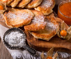 Racuchy budyniowe - przepis na puszyste placuszki z patelni