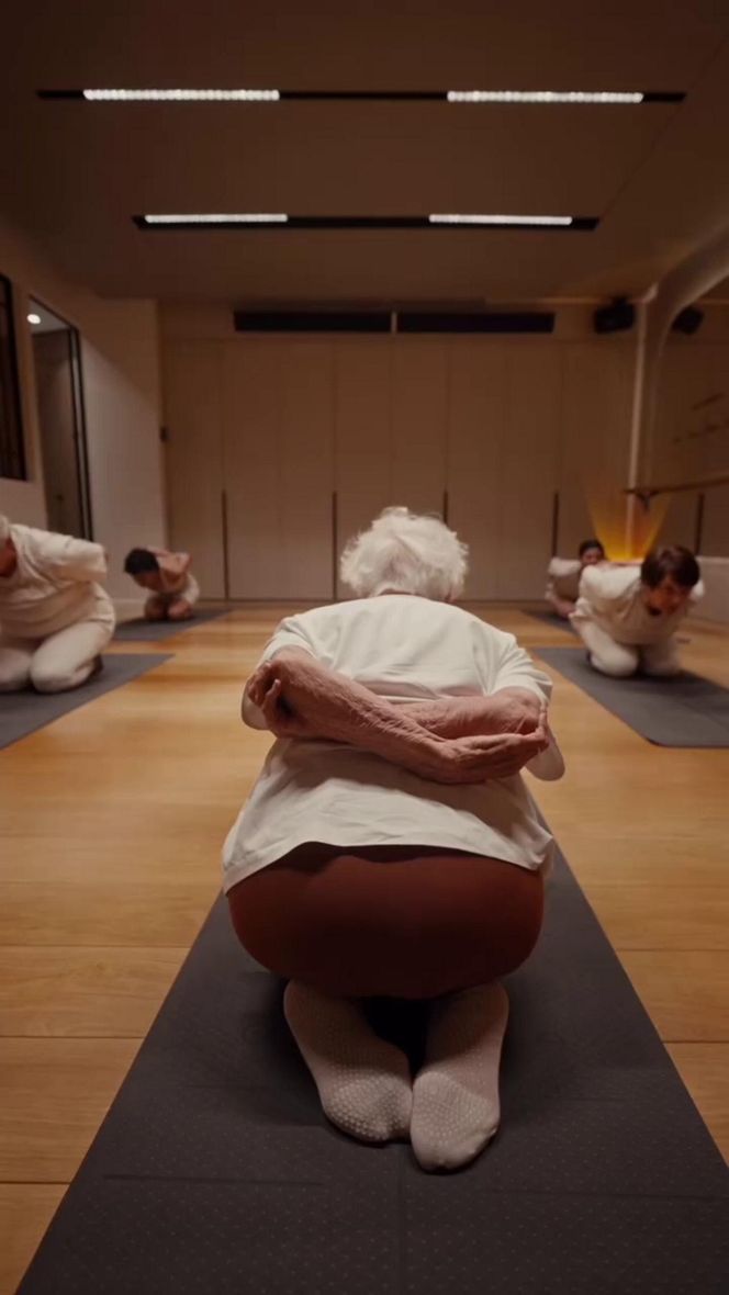 Ma 102 lata i uczy jogi! Jej nazwisko zwraca uwagę Polaków