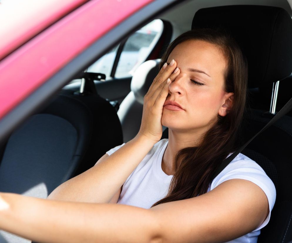 Suchość oczu podczas prowadzenia samochodu? Nie lekceważ tego objawu