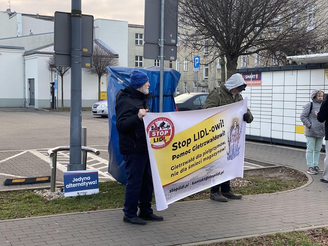 Protest przed Lidlem w Łodzi