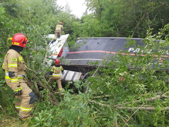 Wypadek w Prostkach. Kierowca ciężarówki miał blisko 3 promile alkoholu! [ZDJĘCIA]