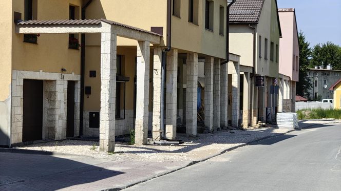 Stronie Śląskie niemal rok po powodzi. Jak wygląda dziś miejsce, gdzie pękła tama? 