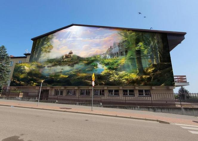 Który mural ma się pojawić na budynku III LO w Łomży? 
