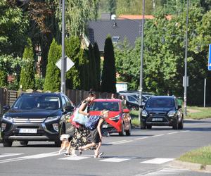 Ulica Słowackiego, obok Miejskiego Centrum Kultury.