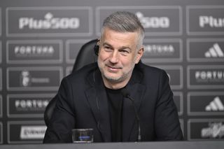 Nowy trener Legii Edward Iordanescu to klon słynnego aktora z Hollywood! Zobaczcie sami, podobni? 