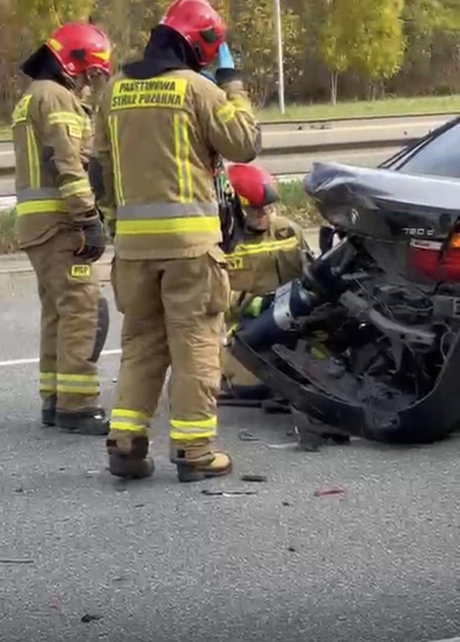 Kluczowa droga w Warszawie zablokowana. Poważny wypadek na Wisłostradzie