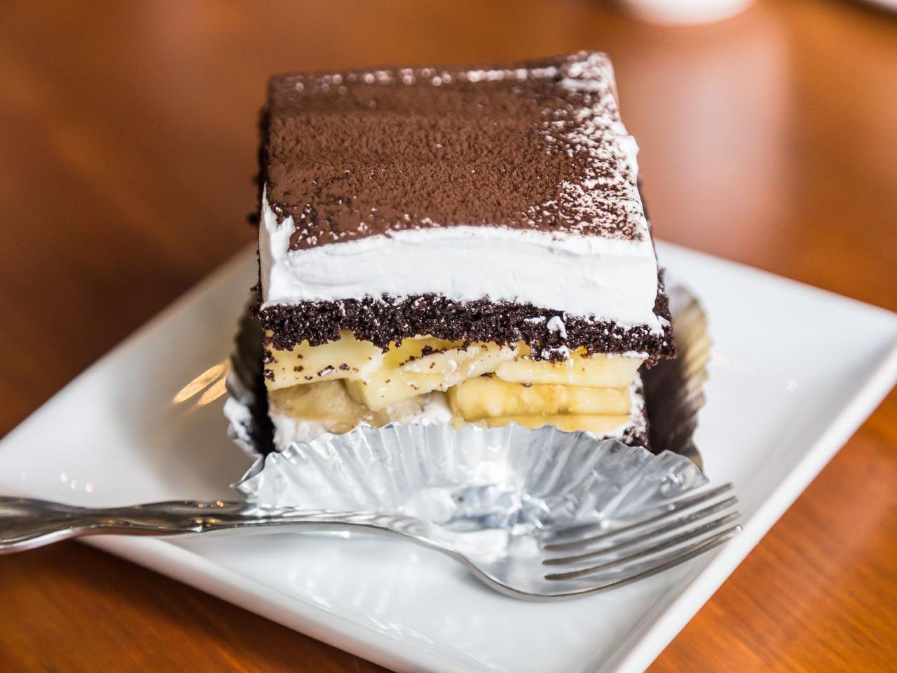 Ciasto Jamajka -  cudowna kombinacja czekolady, bananów i kremu