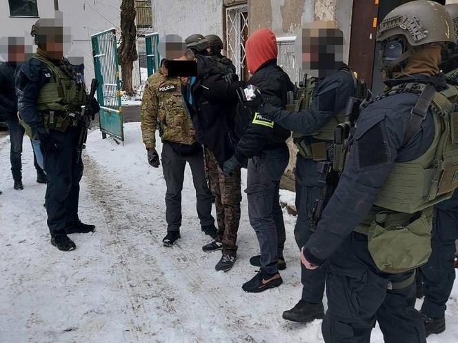 Łódź. Zamaskowany napastnik wszedł do kantoru na Górnej i zaczął strzelać