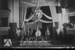 Akademia w sali Roma w Warszawie z okazji Święta Kobiet w 1948 roku