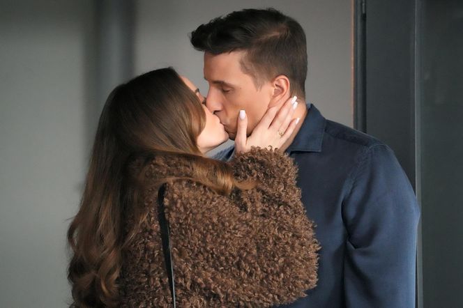 Barwy szczęścia, odcinek 3183: Tomasz straci rodziców, ale odzyska Oliwkę! Po śmierci Henryka i odejściu Wandy w końcu do niego wróci - ZDJĘCIA