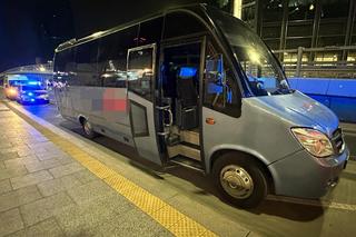 Napad na kierowcę autobusu w samym centrum Warszawy! Sprawcy w rękach policji