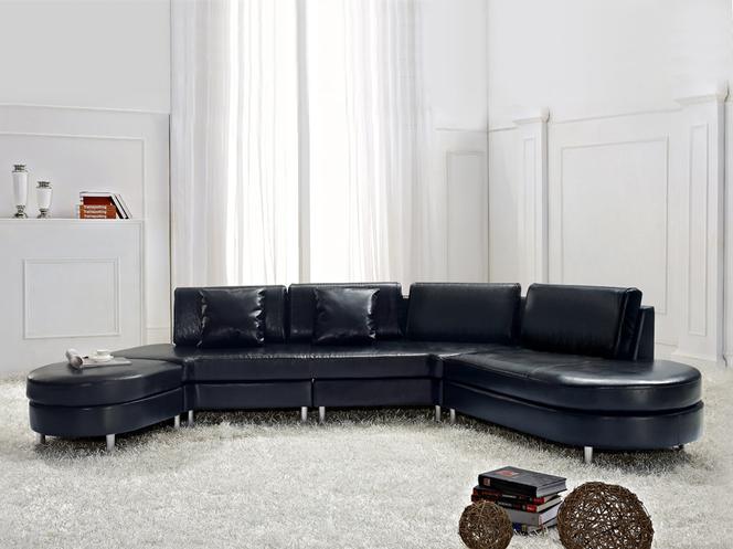 Czarna sofa