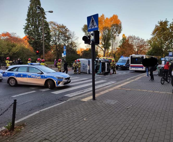 Zderzenie radiowozu policji z osobówką w centrum Bydgoszczy