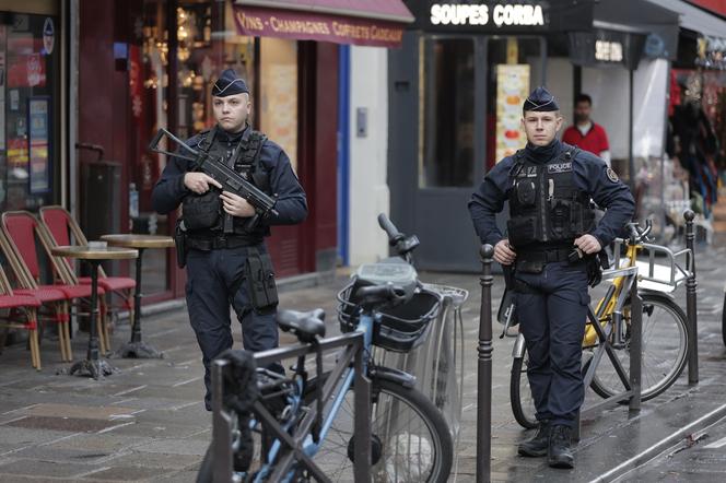 Zadyma i panika na ulicach Francji po strzelaninie w Paryżu. Na miejsce jedzie minister spraw wewnętrznych