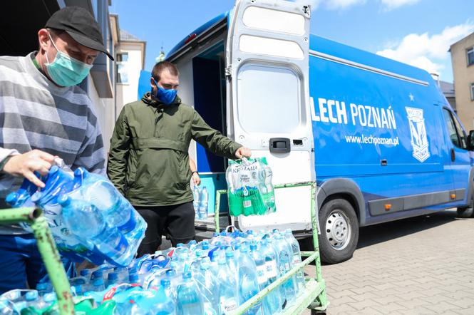 Lech Poznań przekazał pieniądze i potrzebne wyposażenie wielkopolskim szpitalom